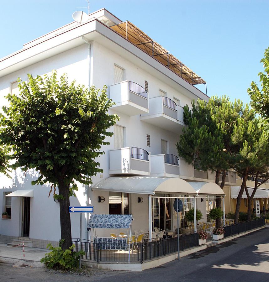Hotel Lora Rimini Exterior photo